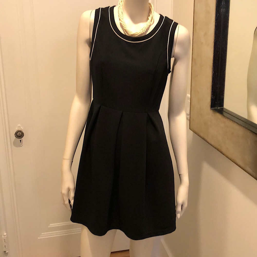 A-Line Bow Tie Black Sleeveless Dress Medium